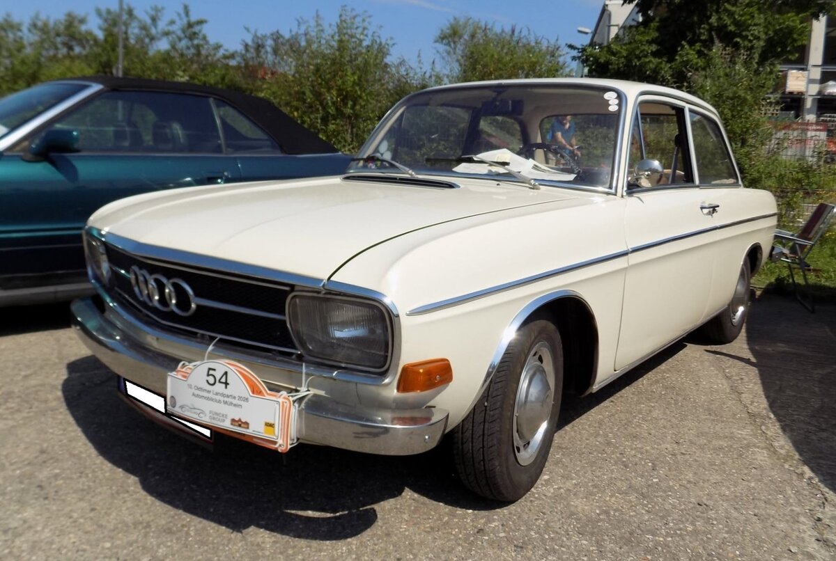 Audi 60L, gebaut in den Jahren von 1968 bis 1972. Der Audi 60L war etwas reichhaltiger ausgestattet, als der normale Audi 60. Der um 40 Grad nach rechts geneigt verbaute Vierzylinderreihenmotor leistet 55 PS aus einem Hubraum von 1496 cm�. Ein solcher Audi 60L kostete im Jahr seiner Vorstellung mindestens DM 7.335,00. 18. Oldtimerfestival an der  Alten Dreherei  in M�lheim an der Ruhr am 20.06.2026.