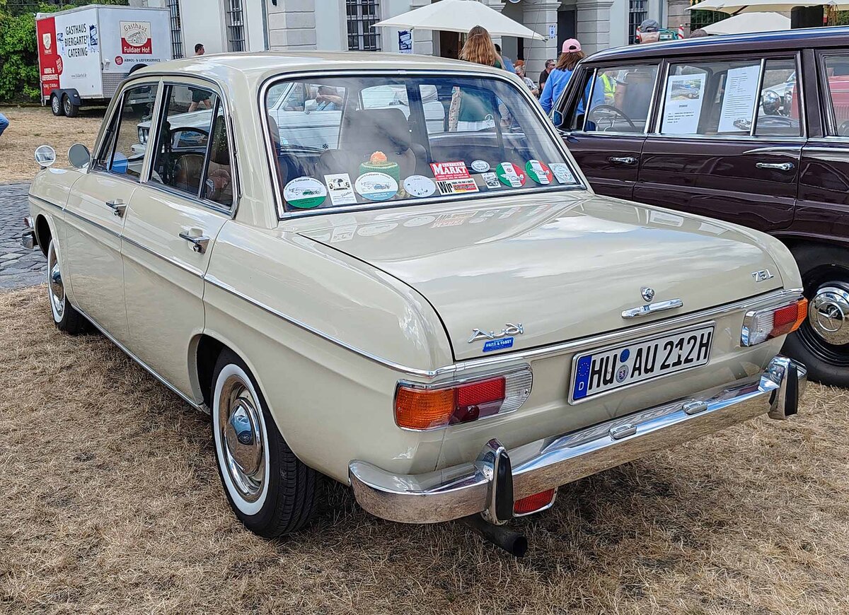 =Audi 75 L, ausgestellt bei der Oldtimerausstellung Blech & Barock bei Schloss Fasanerie, 07-2026