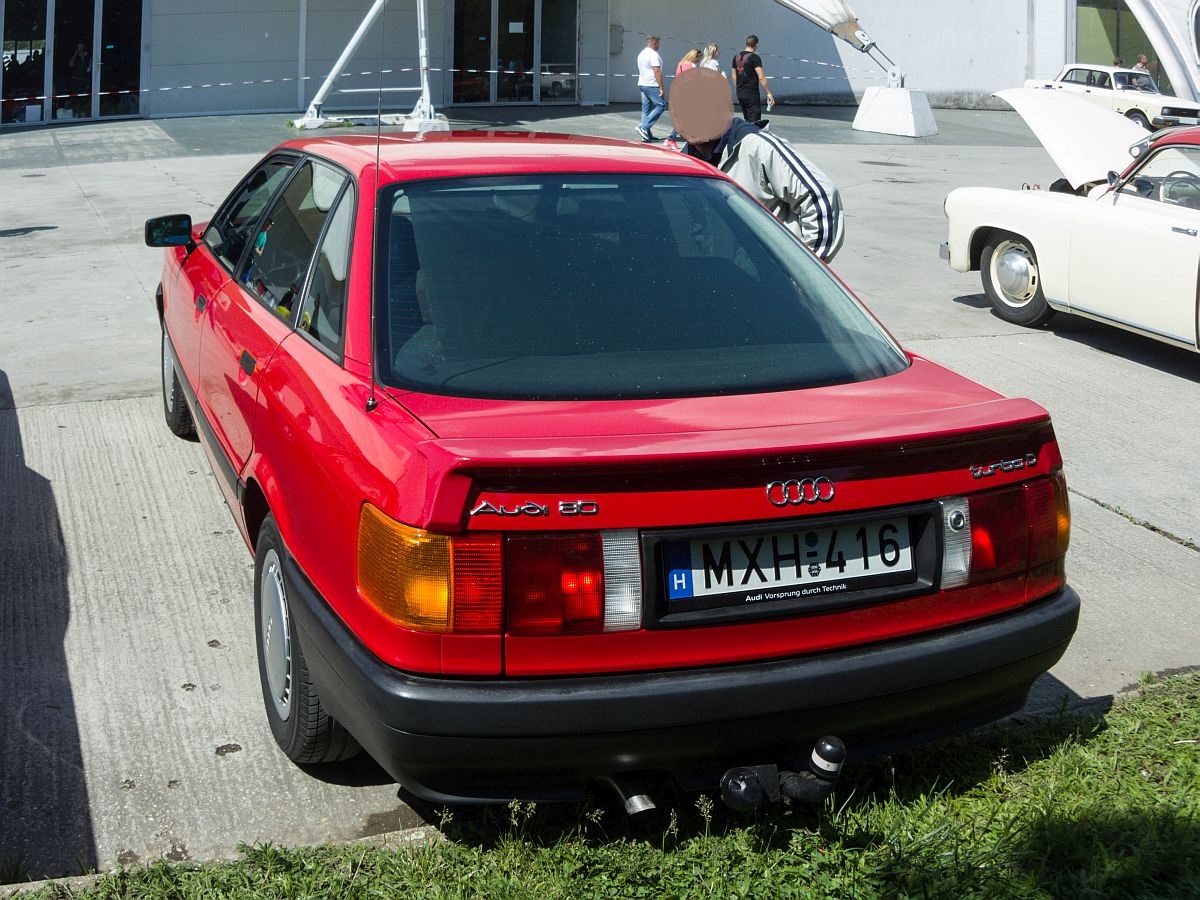 Audi 80 B3 (Rückansicht), die ersten Exemplaren sind schon über 30. Foto: Mai 2016, Retropartisanen Festival.