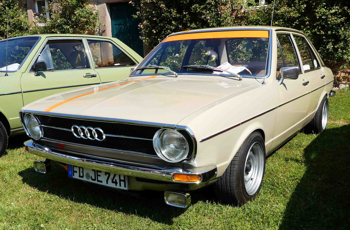 =Audi 80, Bj. 1973, ausgestellt bei Blech & Barock im Juli 2018 auf dem Gelände von Schloß Fasanerie bei Eichenzell