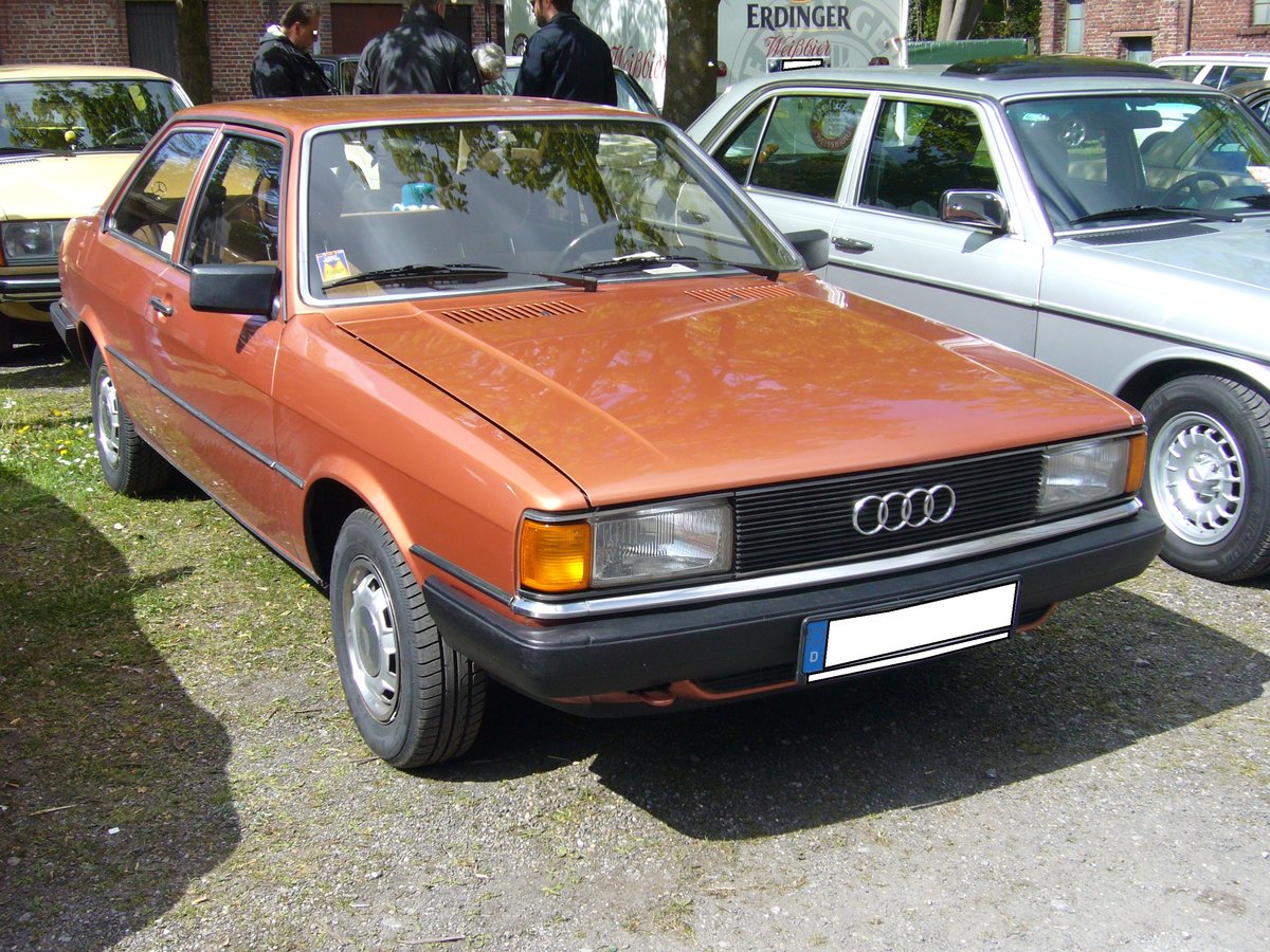 Audi 80. Dieses B2 genannte Modell wurde von 1978 - 1986 produziert. Der B2 war als zwei- und viertürige Limousine lieferbar. Der Wagen war in etlichen Motorisierungen mit Benzin- oder Dieselmotor lieferbar. Saisonauftakt an der Borbecker Dampfe am 24.04.2016. 