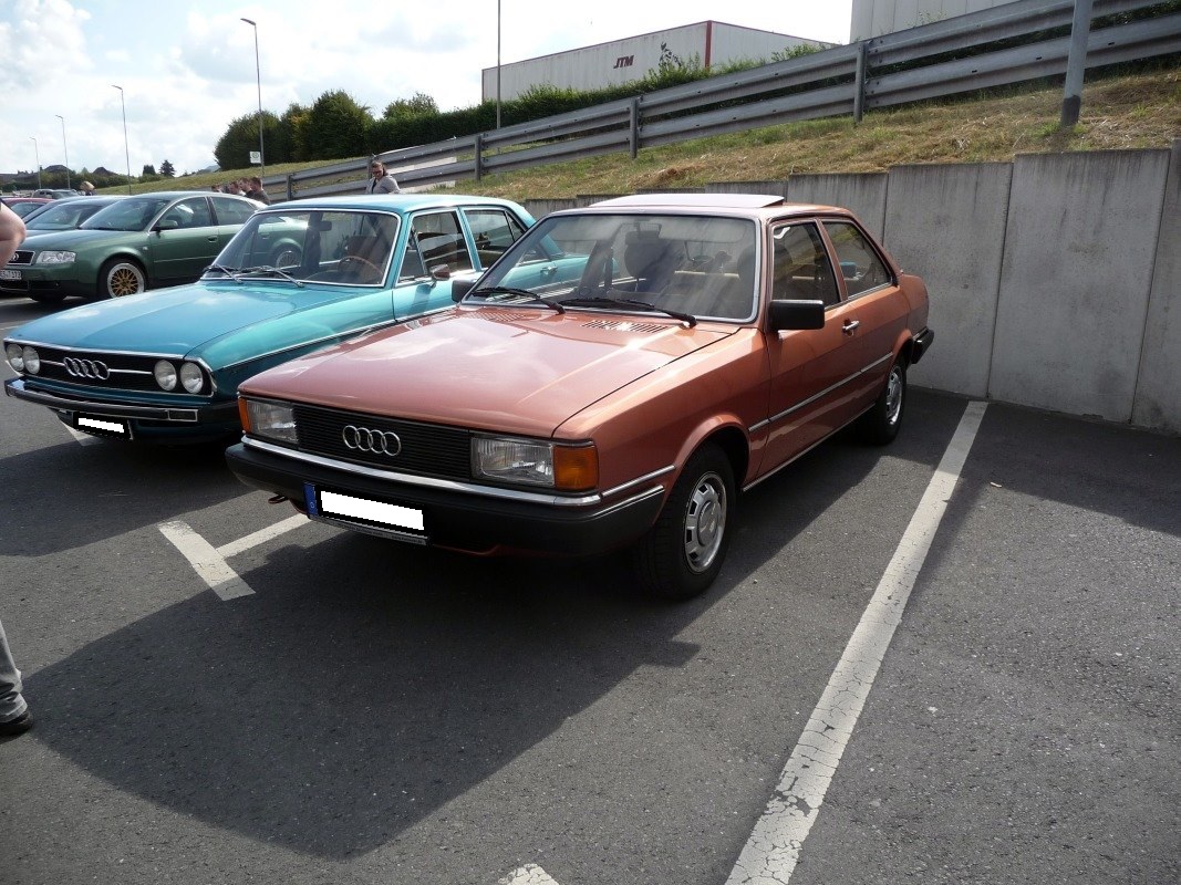 Audi 80. Dieses, B2 genannte, Modell wurde von 1978 bis 1986 produziert. Der B2 war als zwei- und viertürige Limousine lieferbar. Der Wagen war in etlichen Motorisierungen mit Benzin- oder Dieselmotoren lieferbar. Auditreffen an der Motorworld Cologne im August 2018.