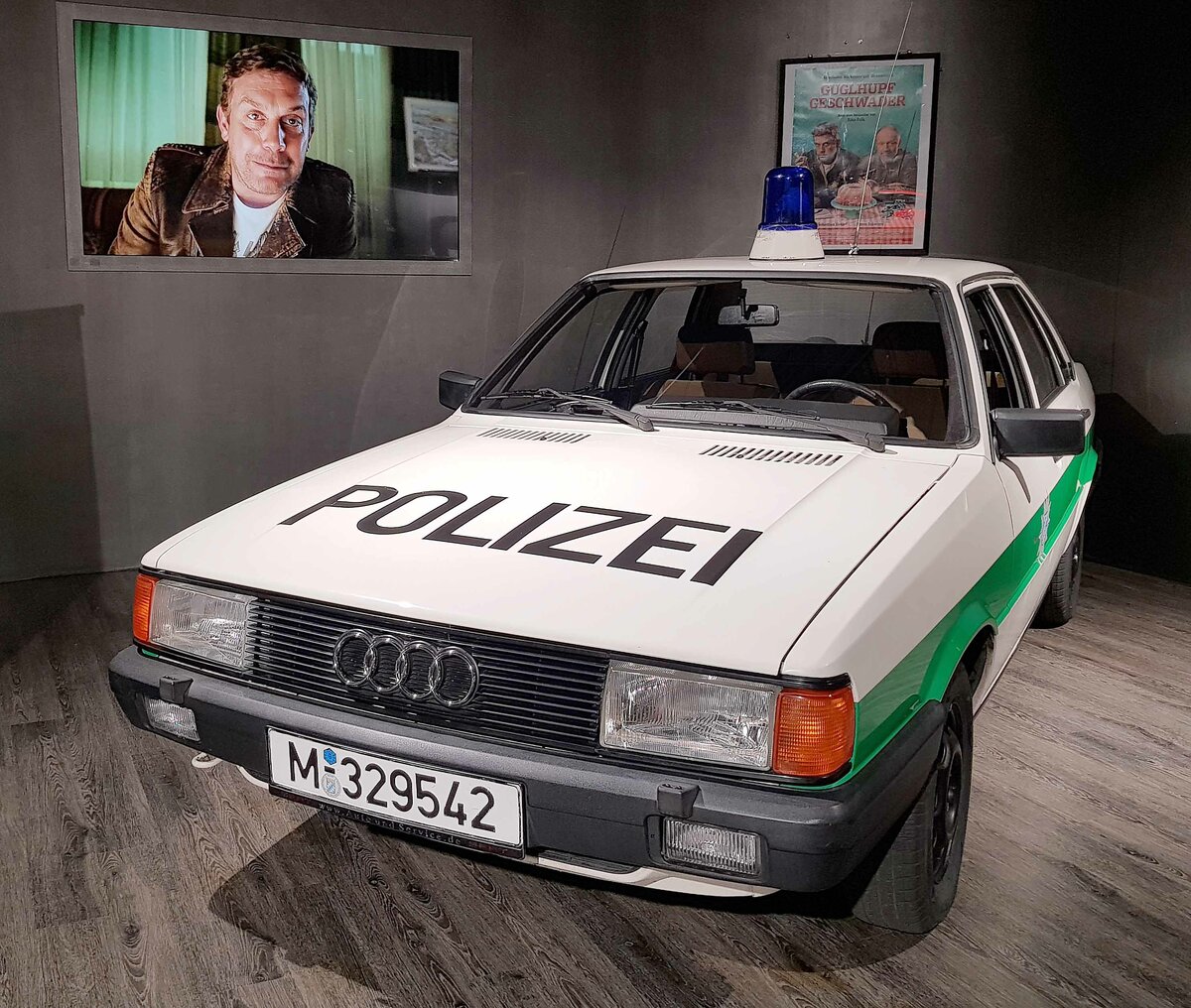 =Audi 80 der Polizei von Niederkaltenkirchen, Eberhofers Dienstfahrzeug, gesehen im EFA Museum in Amerang, 06-2022