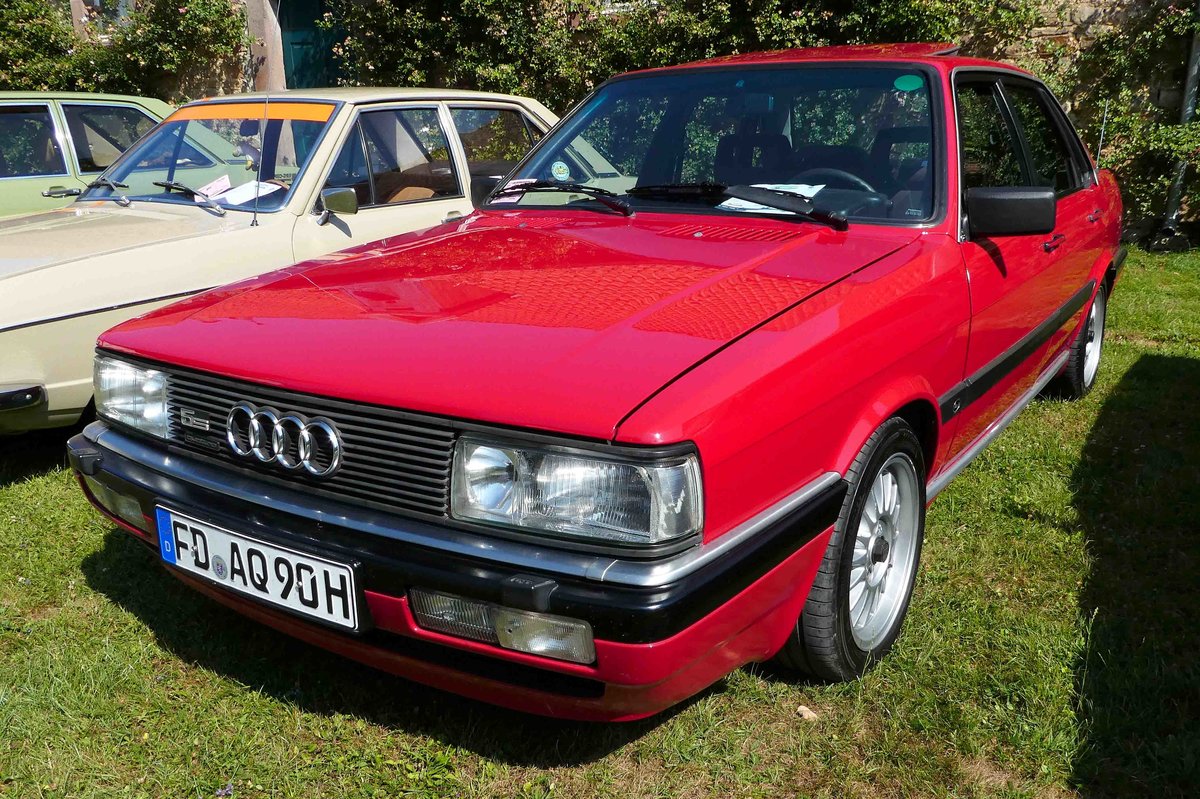 =Audi 90 Quattro, Bj. 1985, 136 PS, steht bei Blech & Barock im Juli 2018 auf dem Gelände von Schloß Fasanerie bei Eichenzell