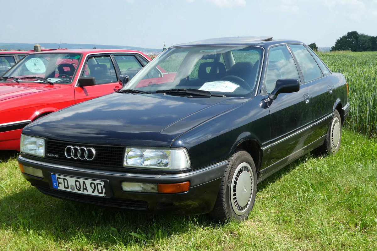 Audi 90 Quattro, Bj. 1990, steht bei der Oldtimerveranstaltung in Fulda-Harmerz im Juni 2016