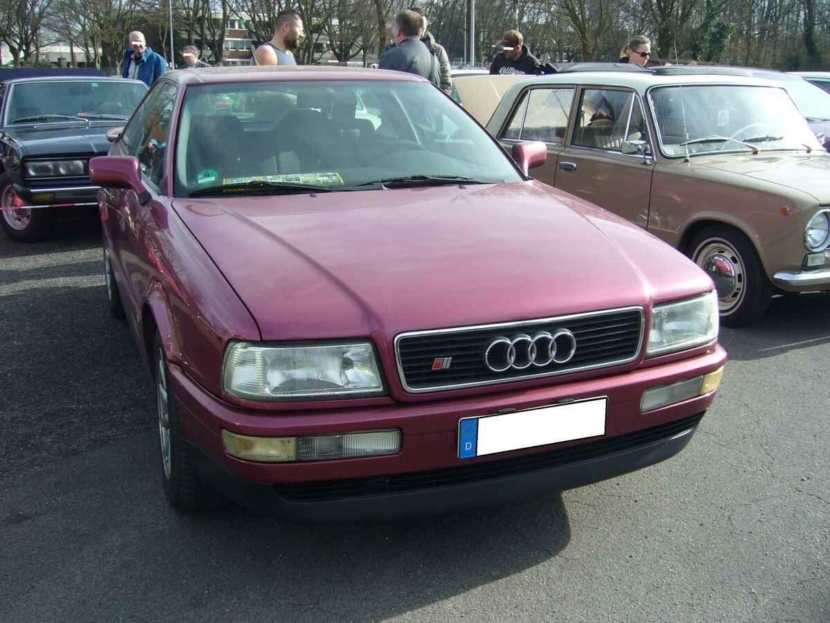 Audi Coupe der Modelljahre 1991 bis 1996. Das Modell war mit Vier- Fünf- und Sechszylindermotoren lieferbar. Oldtimertreffen an Mo´s Bikertreff in Krefeld am 10.03.2024.
