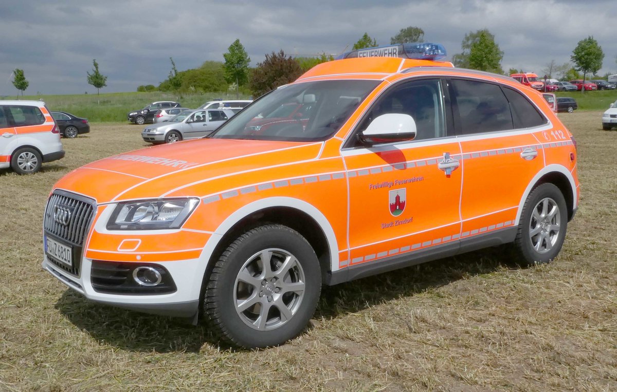 ==Audi Q 5 als Kommandowagen der Feuerwehr ZIRNDORF, abgestellt auf dem Besucherparkplatz der Rettmobil 2019 in Fulda, 05-2019