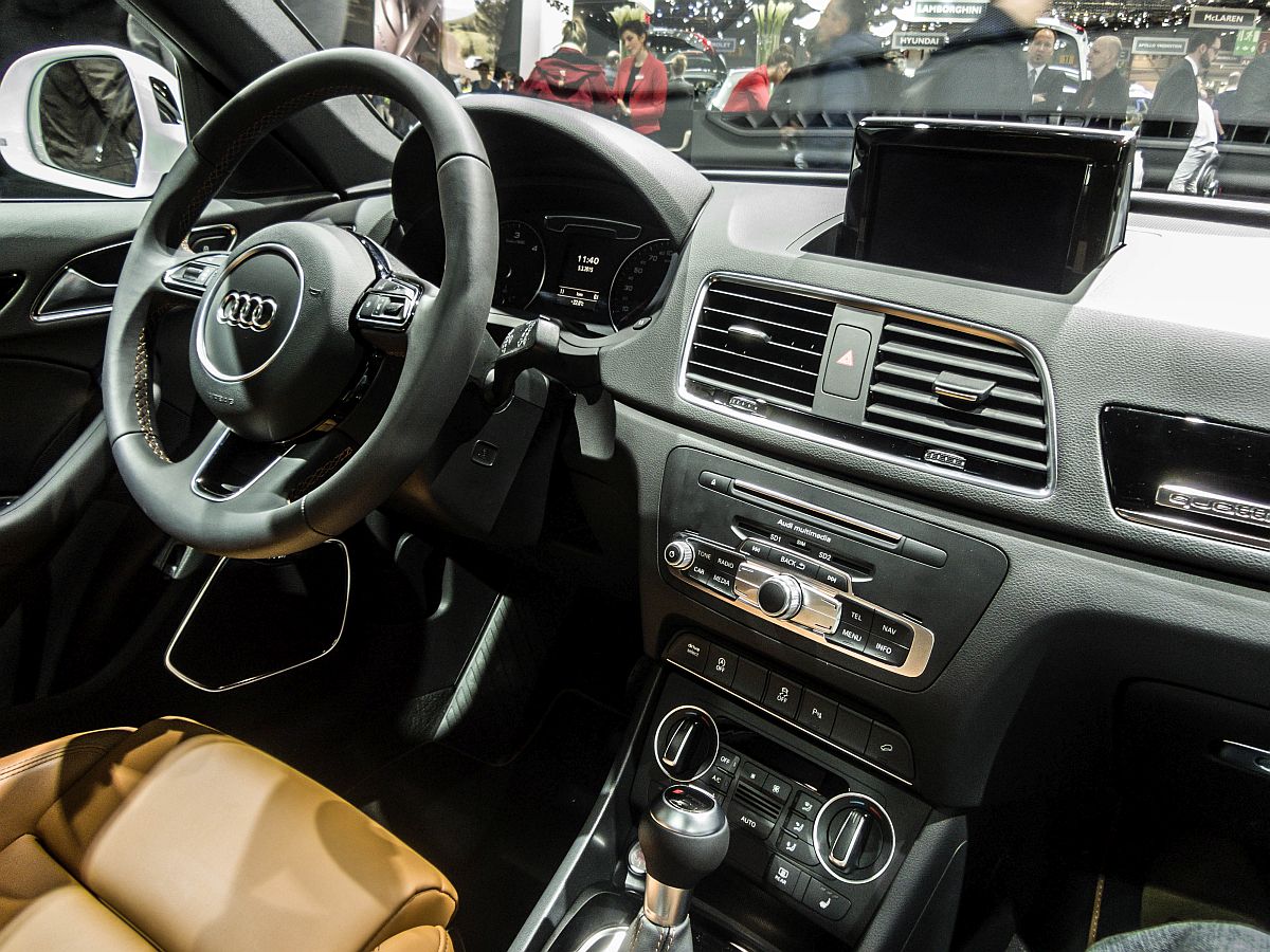 Audi Q3 Interieur. Audtosalon Genf 2015