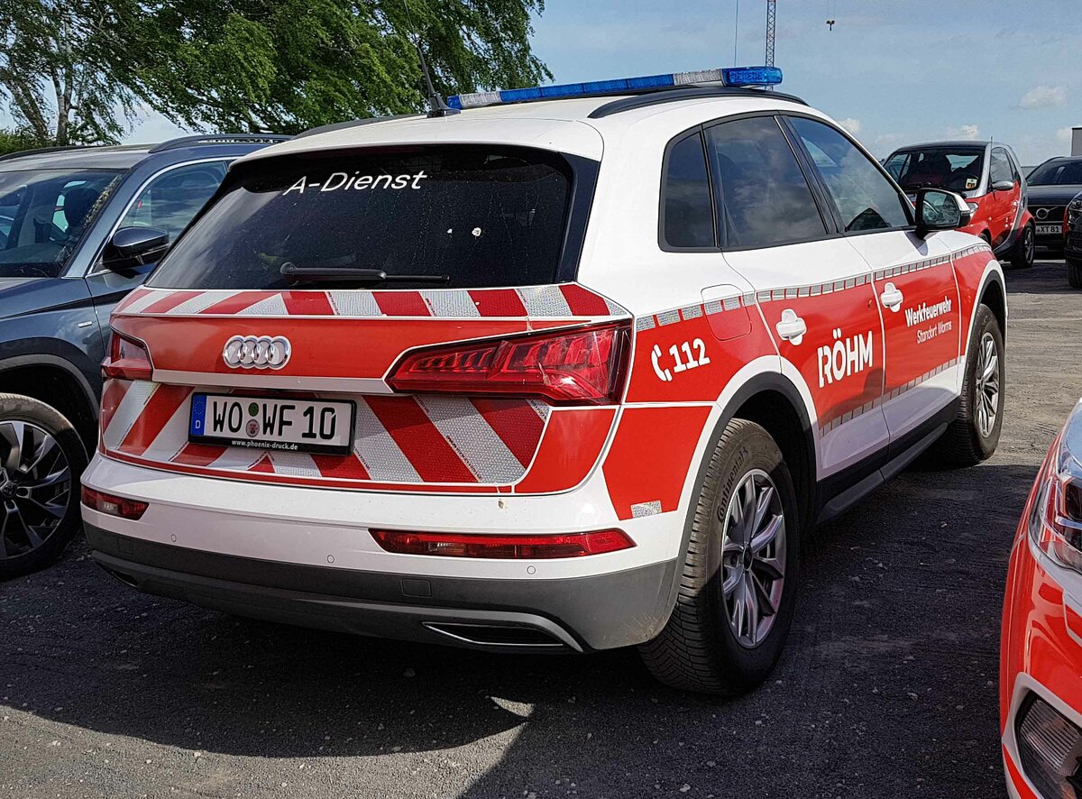 =Audi Q5 als Kommandowagen der Werksfeuerwehr der Firma RÖHM Standort WORMS, gesehen auf dem Parkplatz der Rettmobil 2022, 05-2022
