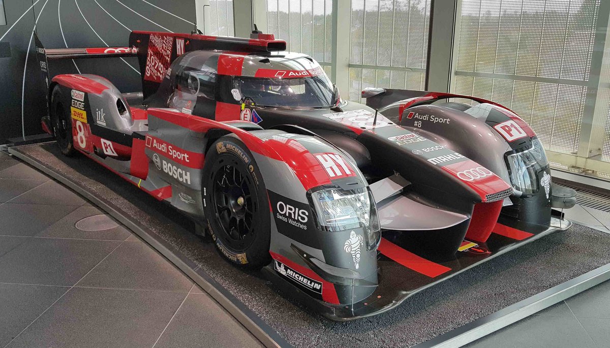 =Audi R 18 RP6 2016  Servus , gesehen im Audi-Museum Ingolstadt im April 2019. Der Le Mans-Teilnehmer bringt mit einem Hubraum von 4000 ccm 514 PS auf die Kurbelwelle.