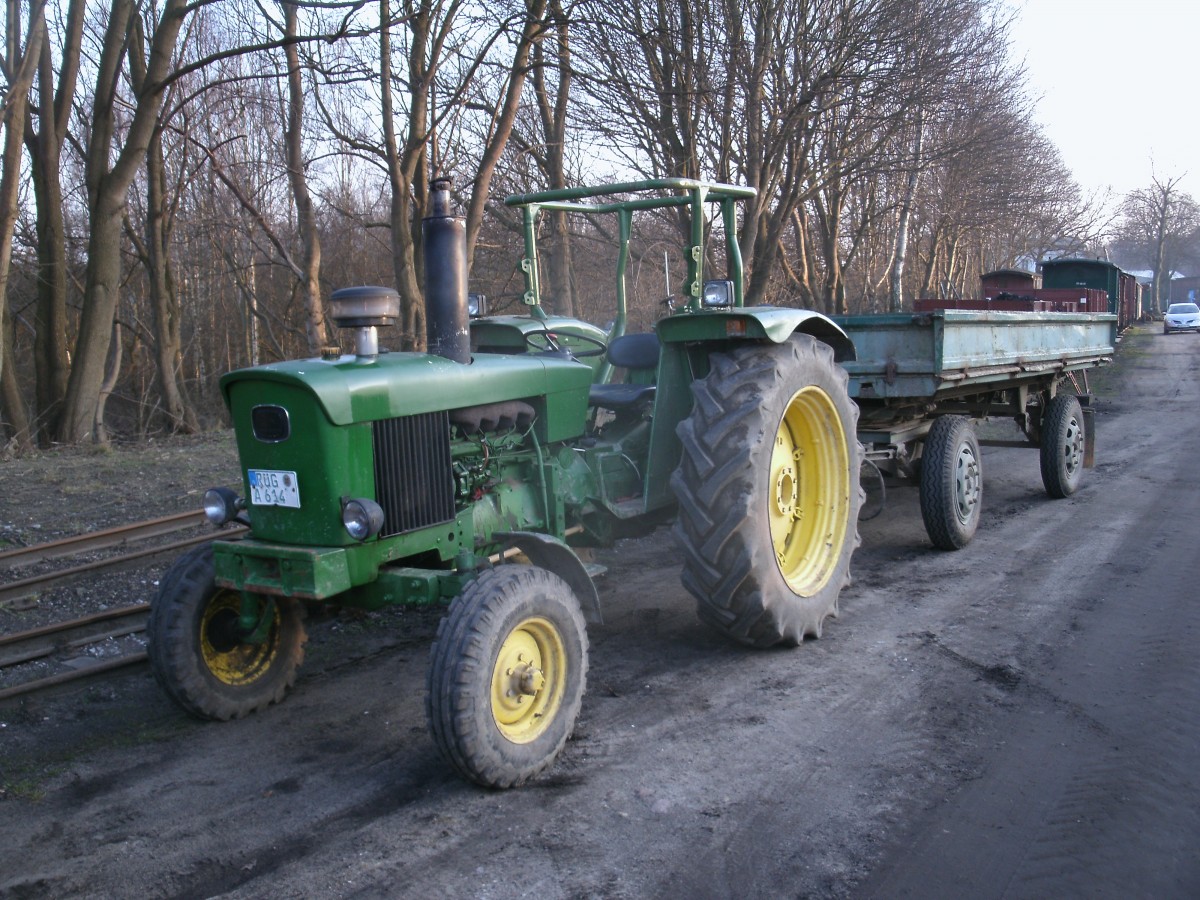 Auf dem Putbuser Bahnhof stand,am 25.Februar 2014,dieser John Deere Traktor.