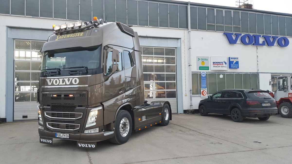 Auslieferung einer neuen Volvo Sattelzugmaschiene am 24.03.2016 . 