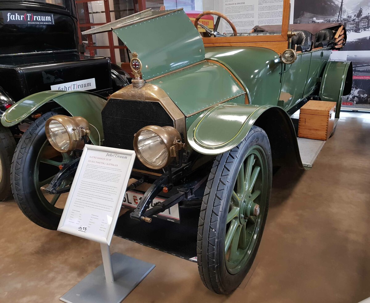 =Austro Daimler 20 HP war in seinem Arbeitsleben als Traktor in Australien eingesetzt, heute steht er im Museum  fahr(T)raum - Ferdinand Porsche  in Mattsee/Österreich, Juni 2022. Das gezeigte Fahrzeug ist gebaut im Jahr 1911, hat 2212 ccm und 20 PS.