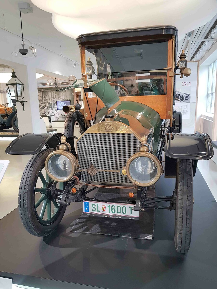 =Austro-Daimler Elektroantrieb, Erstzulassung 1911 mit Blei-Akkus, seit 2018 mit Li-Batterien und Energierückgewinnung, steht im Museum  fahr(T)raum - Ferdinand Porsche  in Mattsee/Österreich, Juni 2022