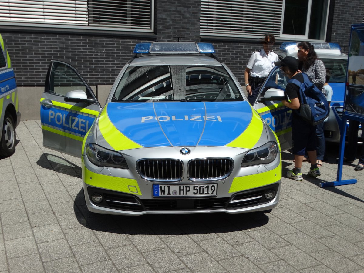 Autobahnpolizei Hessen BMW 5er Touring am 24.06.17 beim Tag der Offenen Tür des Polizeipräsidium Frankfurt zur 150 Jahr Feier