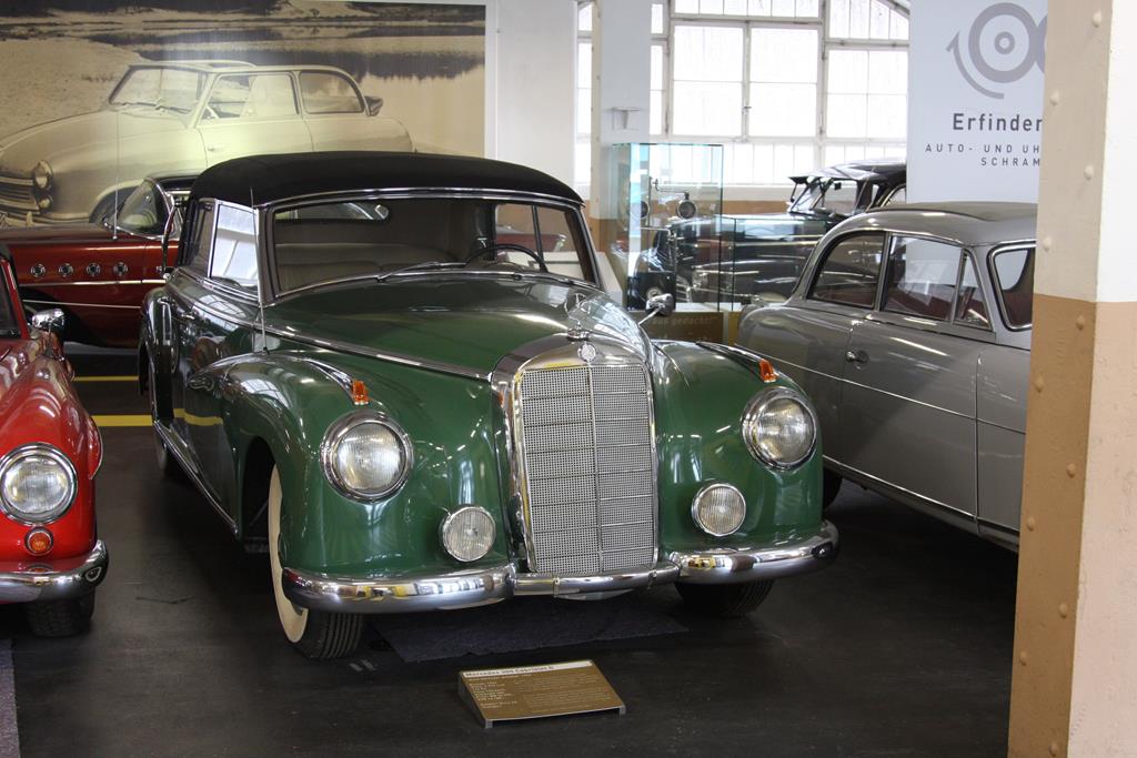 Automuseum Schramberg am 12.3.2016: Ein besonderes Fahrzeug ist sicher dieser seltene Mercedes 300 Cabriolet, Baujahr 1952.