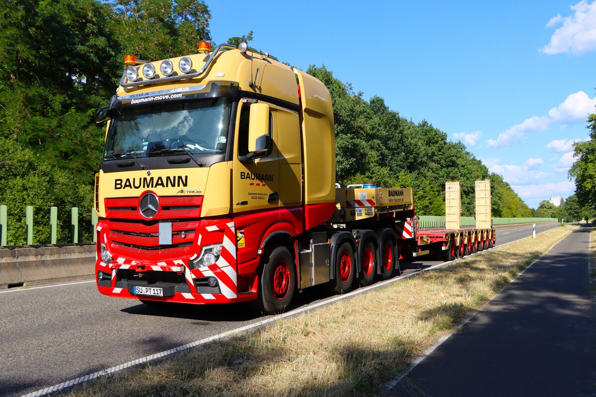 Baumann Move Mercedes Benz Actros 4163 mit Tieflader am 13.07.26 in Maintal  