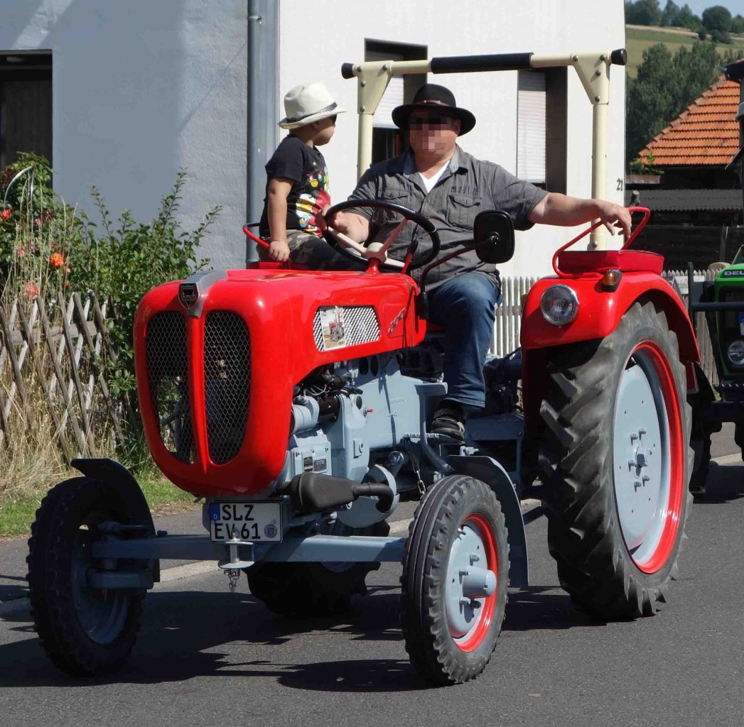 Bautz unterwegs in Pferdsdorf anl. der 2015er Oldtimerveranstaltung im August
