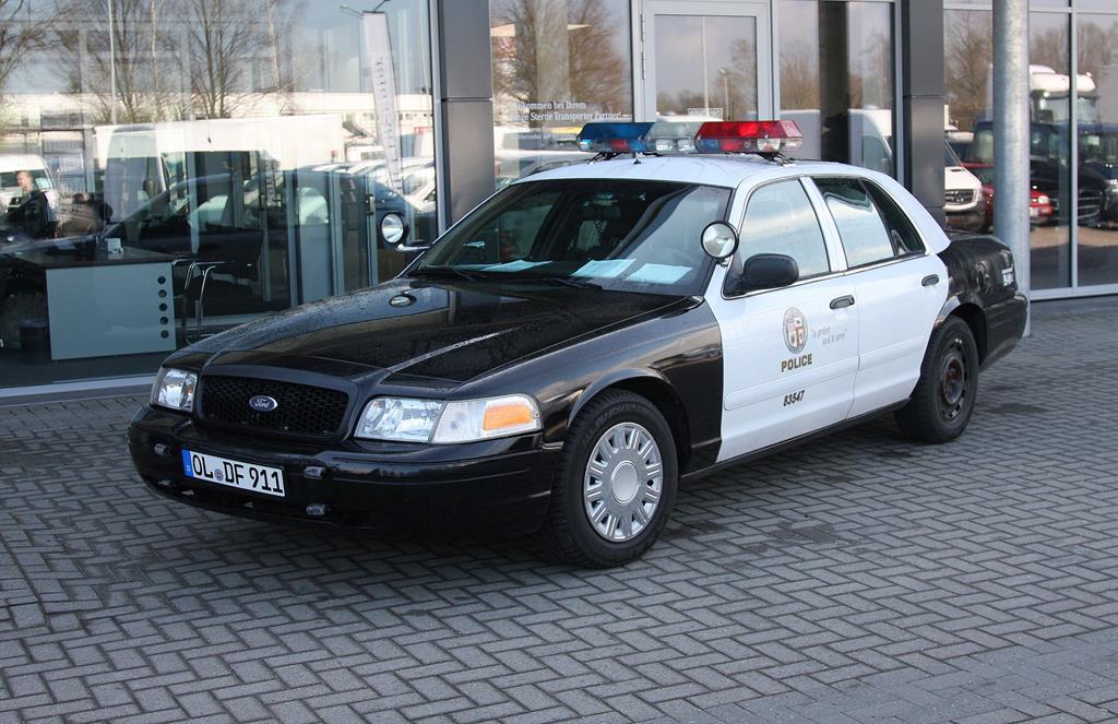 Bei einer Ausstellung im Fahrzeughaus Beresa in Osnabrück am 6.3.2016 wurde auch dieser ehemalige US Streifenwagen der Marke Ford präsentiert.