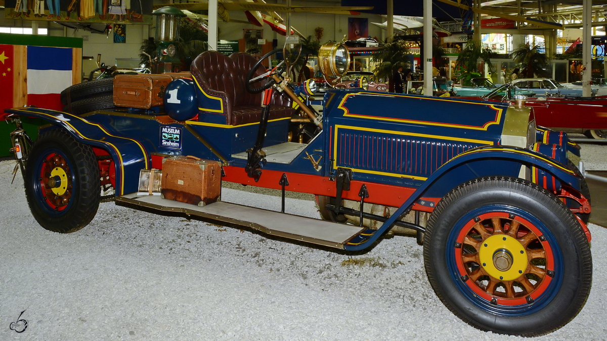 bei dem 1917 gebauten American La France Feuersalamander handelt es sich um einen Originalnachbau des Mercedes Simplex. (Auto- und Technikmuseum Sinsheim, Dezember 2014)