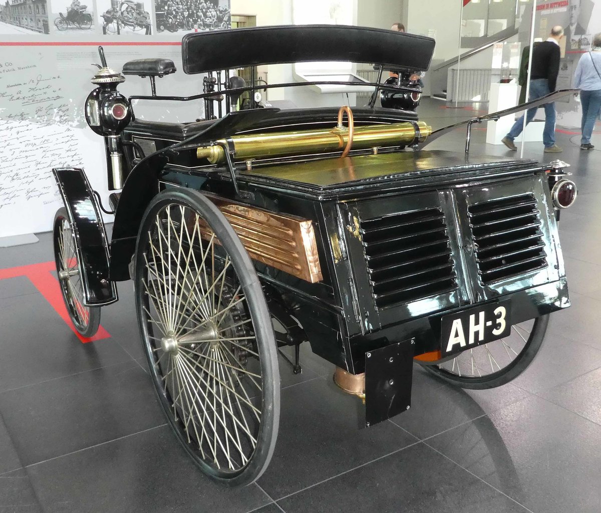 =Benz Velo, Bj. 1898, 1 Zyl. 4-takt, 1045 ccm, 1,5 später 3,5 PS, ausgestellt im Audi-Museum Ingolstadt im April 2019. 