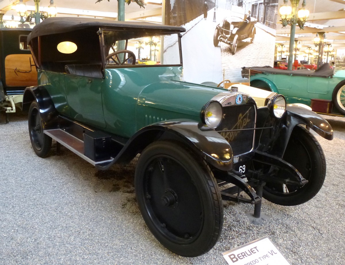 Berliet VL, franzsischer Oldtimer, Baujahr 1920, 4-Zyl.Motor mit 3306ccm und 16PS, Vmax.85Km/h, Automobilmuseum Mlhausen, Nov.2013