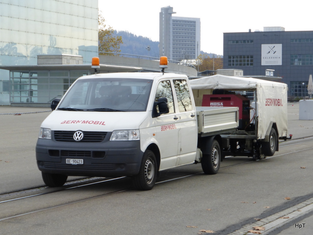 Bern Mobil - VW Bus und Schienenschleif Anhänger unterwegs am Sonntag den 09.11.2014