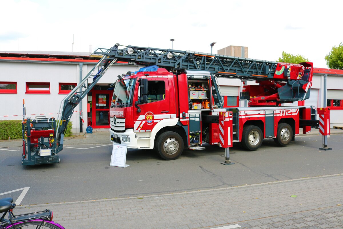 BF Darmstadt Mercedes Benz Atego DLK 23/12 am 09.07.22 beim Kreisfeuerwehrtag der Feuerwehr Münster