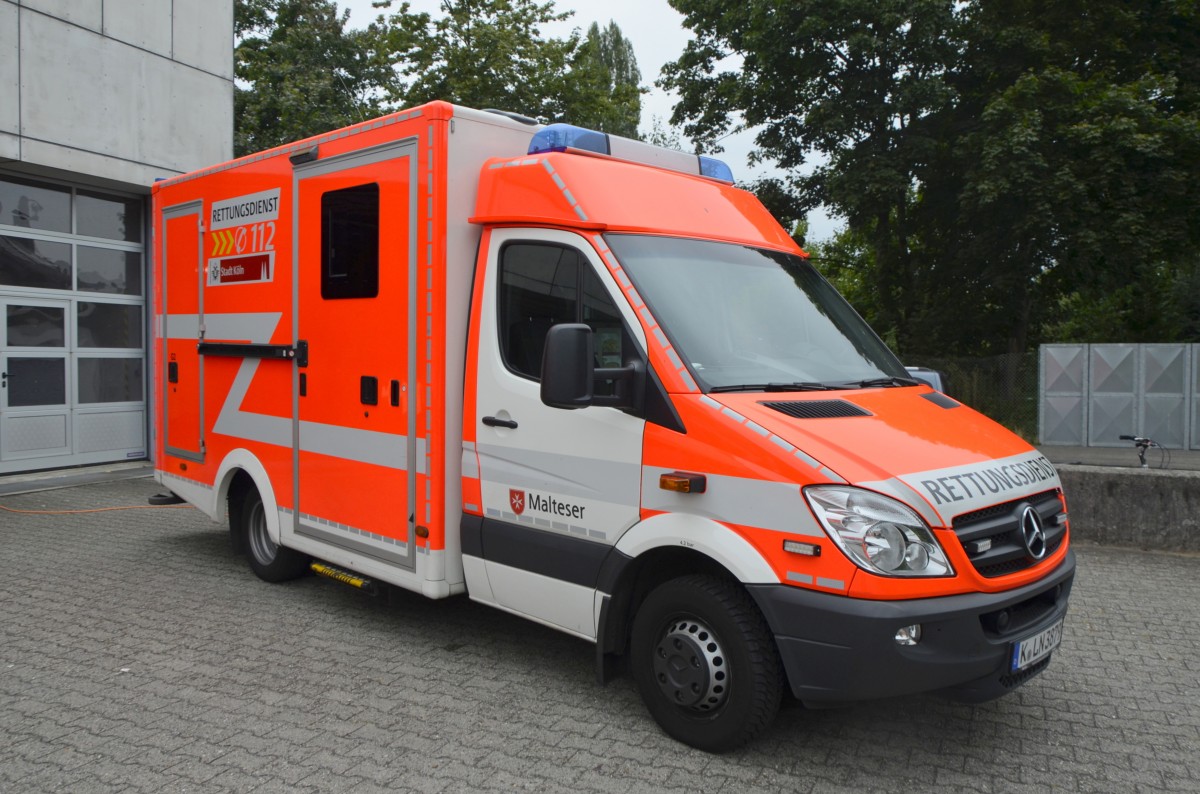 BF Kln, Feuerwache 7. RTW 7-4, K-LN 3879. MB Sprinter 516 CDI, Leistung: 120 kW/163 PS, Aufbau W.A.S. (07.09.2013)