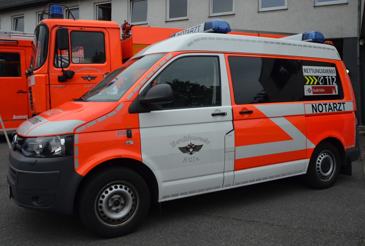 BF Kln, Notarzteinsatzfahrzeug der Feuerwache 7 (NEF 7), K-LN 3875, VW T5 2,0 TDI, Leistung: 103 kW/140 PS, Bj. 2012, Aufbau: W.A.S. (07.09.2013)