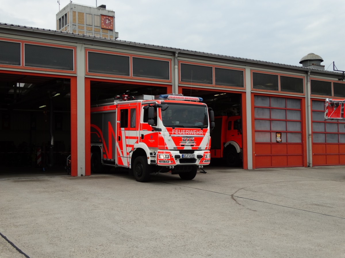 BF Wiesbaden MAN TGM HLF 20/16 (Florian Wiesbaden 1/46) am 12.09.15 beim Tag der Offenen Tür in Wiesbaden 