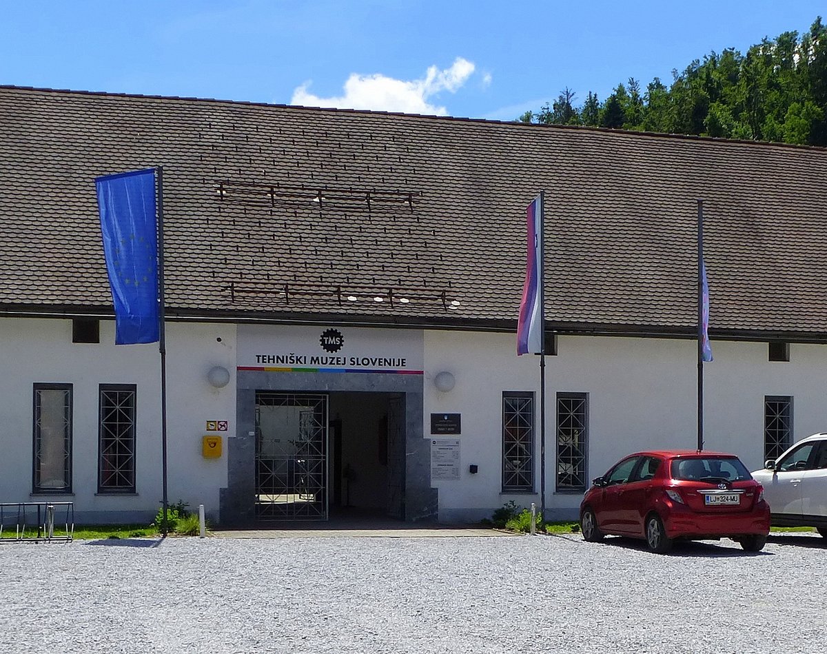 Bistra, Haupteingang zum größten Technikmuseum in Slowenien, im ehemaligen Kartäuserkloster, später zum Schloß umgebaut, befindet sich seit 1951 das sehenswerte Museum, Juni 2016