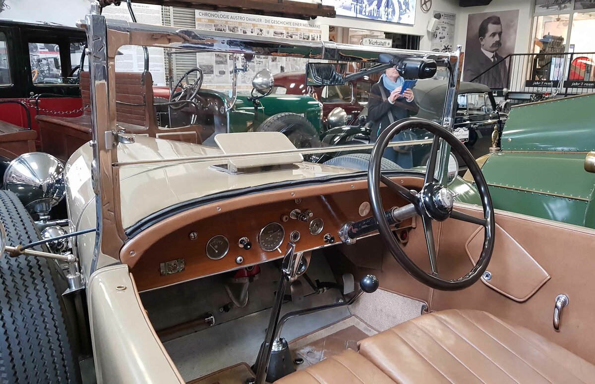=Blick in den Innenraum des Austro Daimler Double Phaeton im Museum  fahr(T)raum - Ferdinand Porsche  in Mattsee/Österreich, Juni 2022
