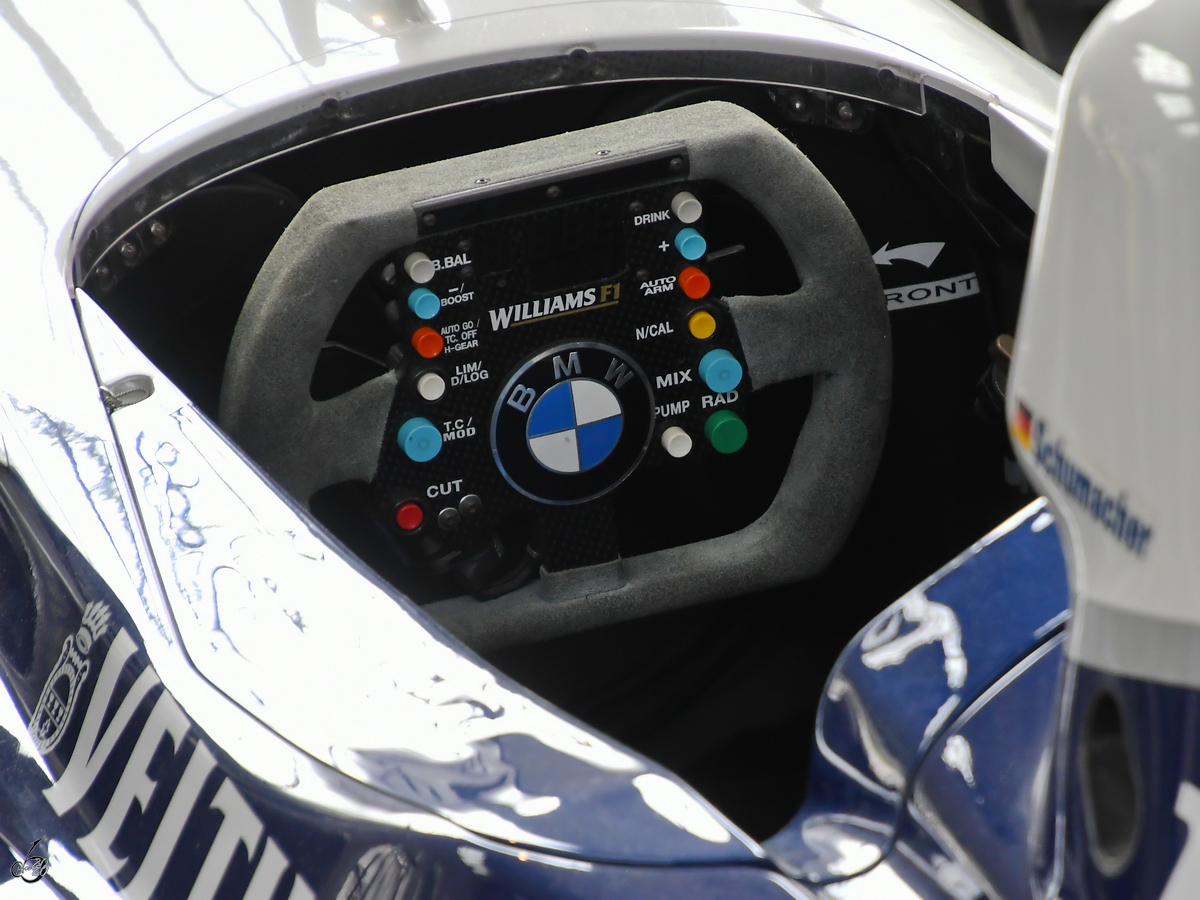 Blick ins Cockpit des Formel 1-Rennwagens BMW-Williams FW23-05 aus dem Jahr 2001, welcher Mitte August 2020 im Verkehrszentrum des Deutschen Museums in München ausgestellt war.