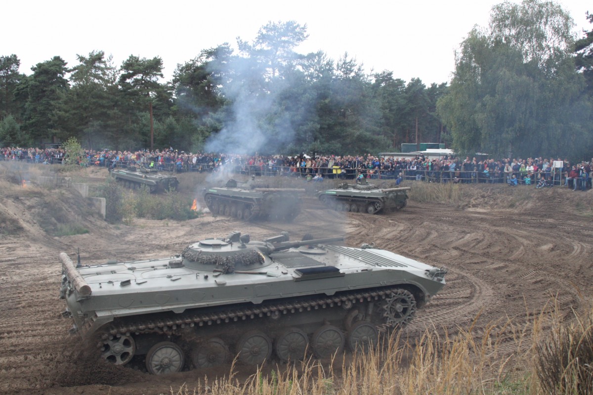 BMP Angriff beim  Tag der Technik  am 21.09.2013 in Mahlwinkel