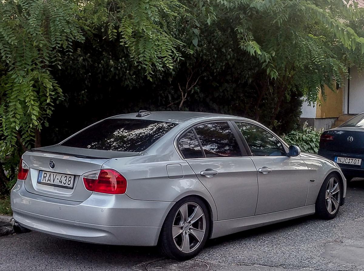 BMW 3er (e90) Rückansicht, fotografiert in Pécs (HU), August, 2019.