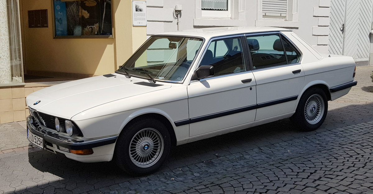 =BMW 525 steht im Juli 2019 in Hünfeld