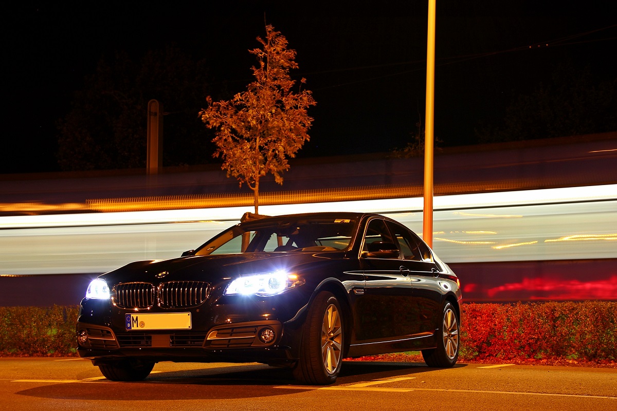 BMW 530d X-Drive von Sixt. 260PS, Neupreis liegt bei 75.000€. Nächtliche Aufnahme in Vellmar 06.11.2015