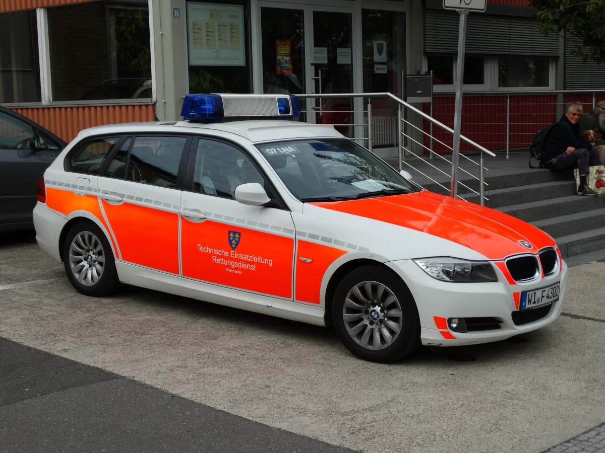 BMW 5er der Technischen Einsatzleitung Rettungsdienst Wiesbaden am 12.09.15 beim Tag der Offenen Tür