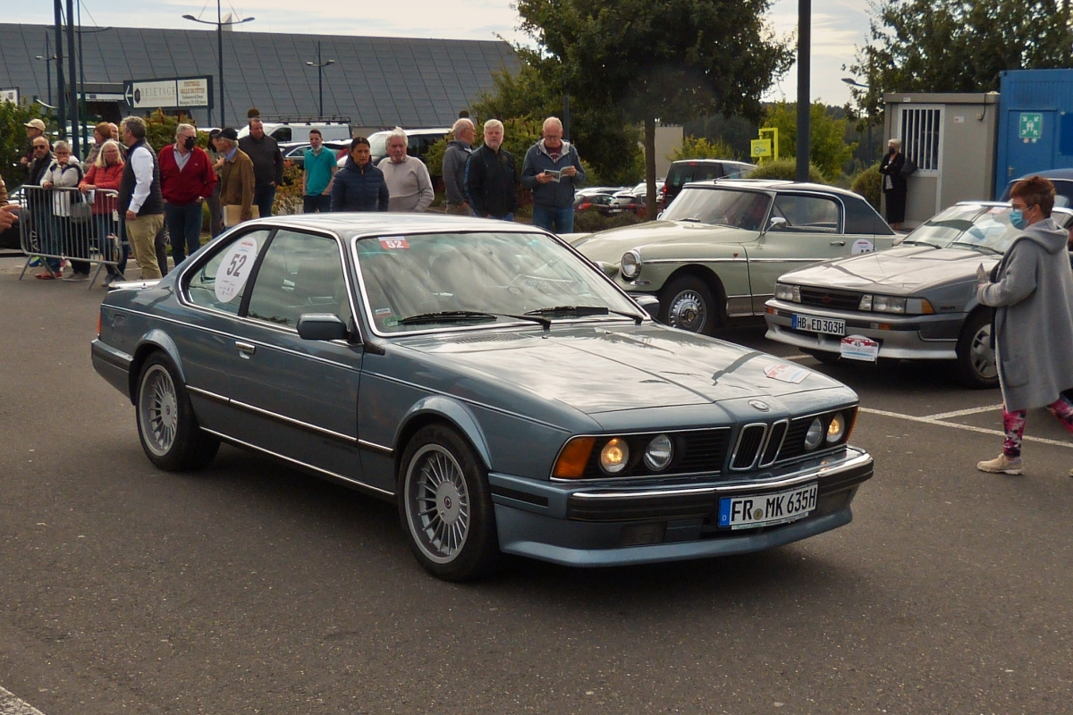 BMW 635 CSI, BJ 1989, fährt soeben in den Sammelparkplatz ein.01.10.2021