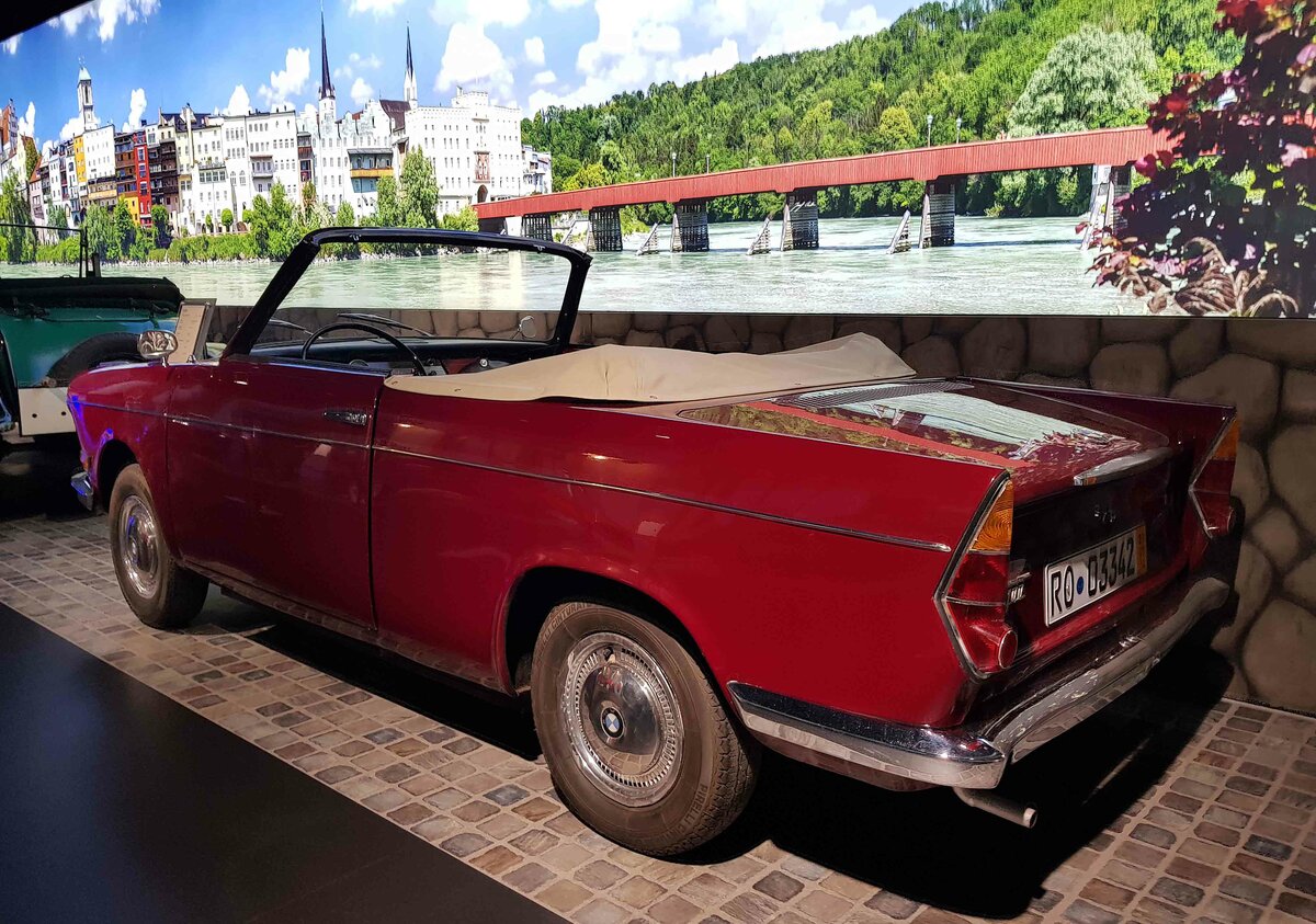 =BMW 700 Cabriolet, Bauzeit 1961 - 1964, 697 ccm, 40 PS, 135 km/h, ausgestellt im EFA Automobilmuseum Amerang, 06-2022