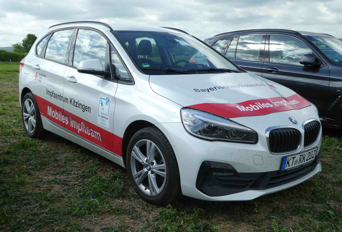 =BMW des BRK als Einsatzfahrzeug von einem mobilen Impfteam vom Impfzentrum KITZINGEN, abgestellt auf dem Parkplatz der RettMobil im Mai 2022