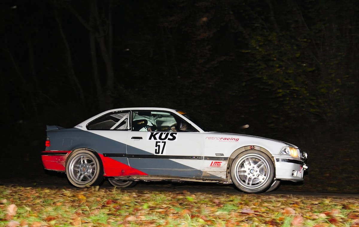 BMW E36, Rafael Klein & Ramona Kees mit der Startnummer 57, bei der  Youngtimer  39. ADAC Rallye Köln Ahrweiler 12.11.2016 Nachts in der Eifel, (Blitzlicht ist erlaubt) 