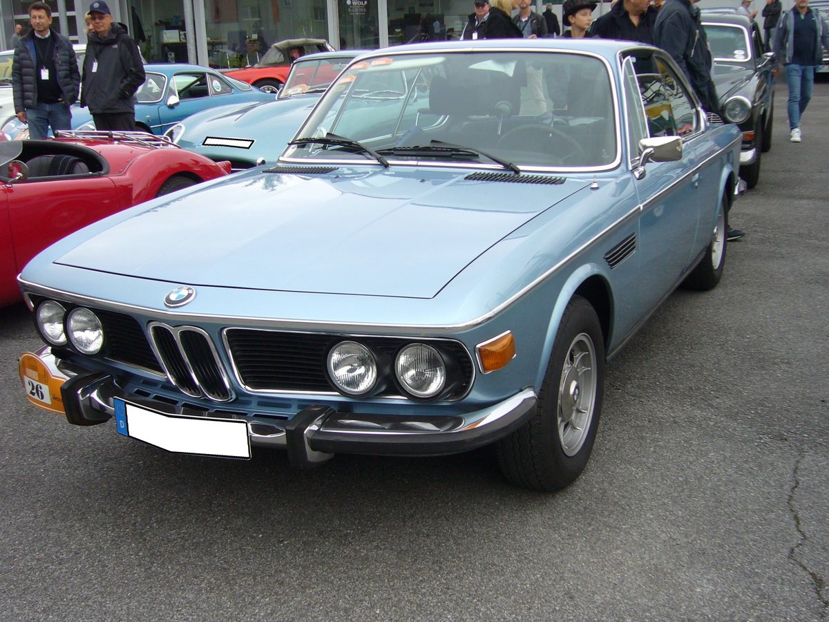 BMW E9, gebaut von 1968 bis 1975. Der E9 war im Grunde ein facegeliftetes  Schlitzaugencoupe  mit wesentlich gefälligeren Formen. Das hier abgelichtete E9 Coupe ist ein nur 844 mal produzierter 2500 CS. Aufgrund der Wirtschaftskrise Mitte der 1970´er Jahre bot BMW in den Jahren 1974 und 1975 das motorisch abgespeckte und einfacher ausgestattete 2500 CS Coupe an. Der Sechszylinderreihenmotor leistet 150 PS aus einem Hubraum von 2494 cm³. 6. Saarner Oldtimer-Cup am 08.09.2019 in Mülheim an der Ruhr.