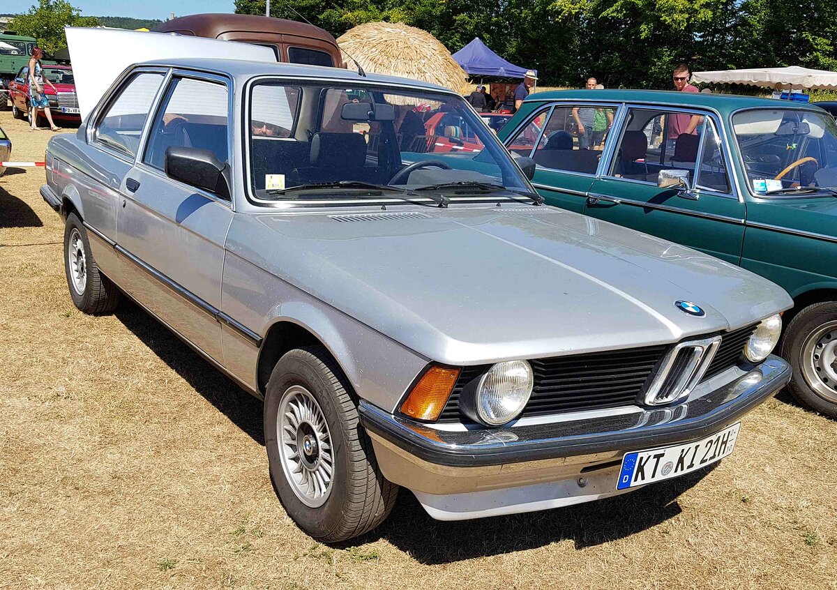 =BMW, gesehen auf dem Ausstellungsgelände beim Oldtimertreffen in Ostheim, 07-2022