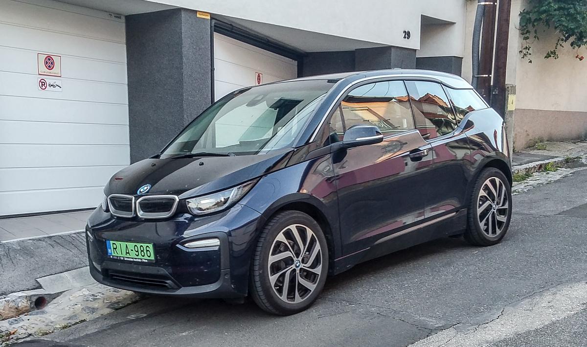 BMW i3, fotografiert in Pécs (HU), August, 2019.