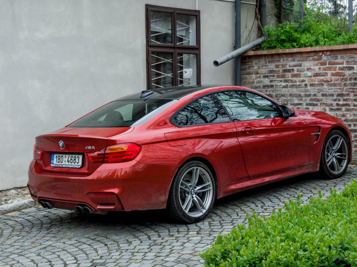 BMW M4, fotografiert auf Vysehrad (Prag) am 22.04.2017.