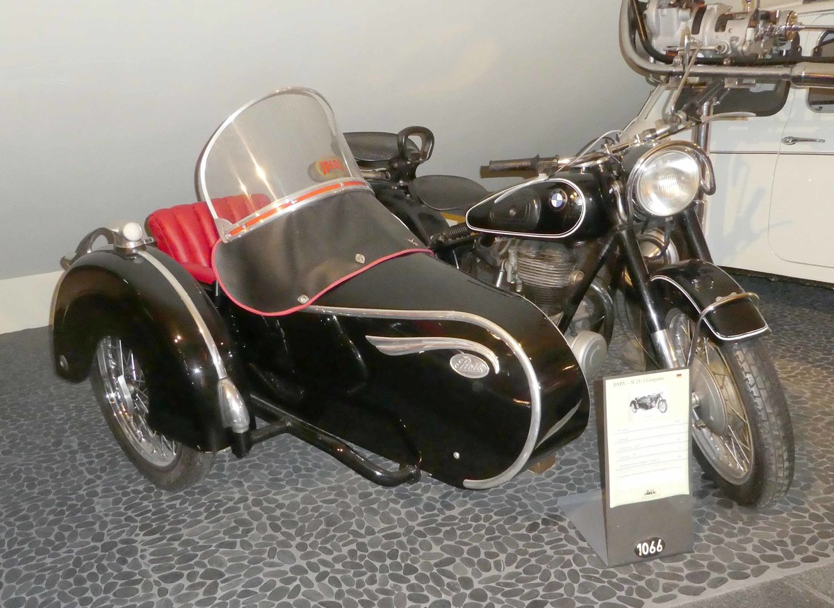 =BMW R 25-Gespann, Bj. 1955, 241 ccm, 12 PS, ausgestellt im Auto & Traktor-Museum-Bodensee, 10-2019