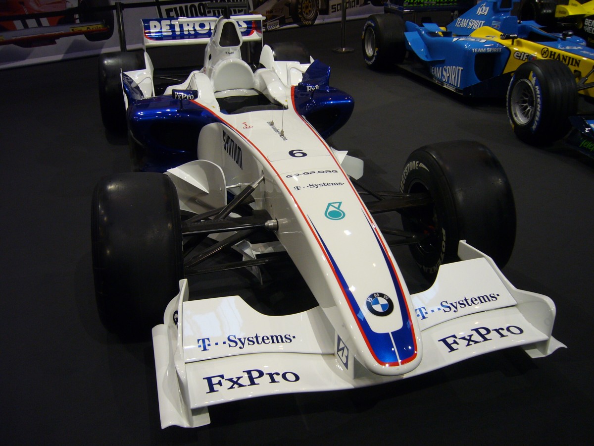 BMW Sauber F1 06 von 2006. Mit diesem Wagen bestritt der Pole Robert Kubica 2006 die Formel 1 Saison. Essen Motor Show am 01.12.2015.