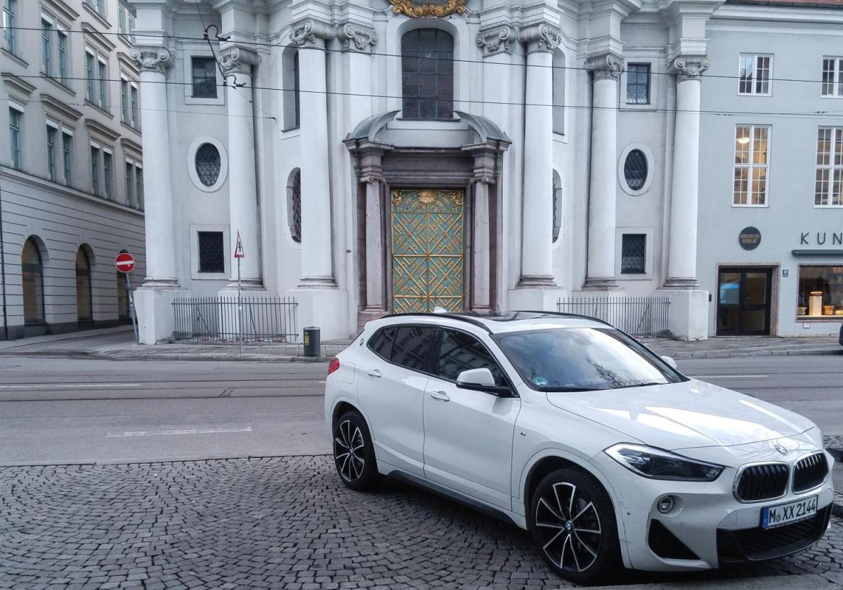 BMW X2 in München, März, 2019.